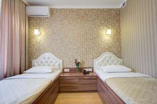 Отель Rixon Бишкек Двухместный номер с 2 отдельными кроватями-1